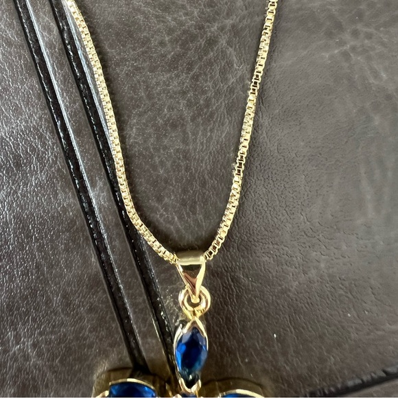 Elegant Gold and Blue Cross Pendant Adjustable Necklace - Picture 5 of 5